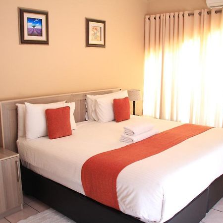 Bridgeville Guest House Gaborone Ngoại thất bức ảnh