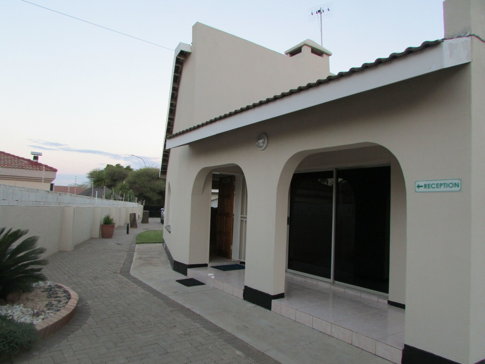 Bridgeville Guest House Gaborone Ngoại thất bức ảnh